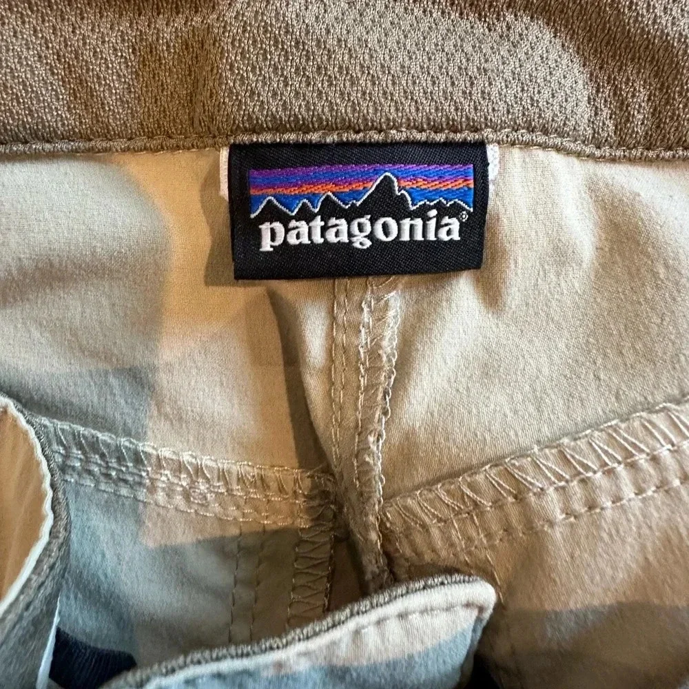 Patagonia beige 5” shorts C-2